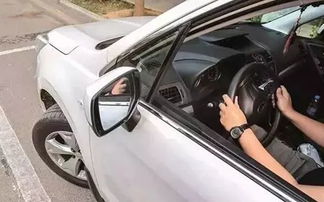汽车拐弯打多少转