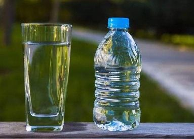 矿泉水和纯净水究竟哪个更健康 矿泉水和纯净水究竟哪个更健康