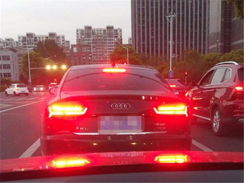 一个汽车尾灯多少钱 一个汽车尾灯多少钱