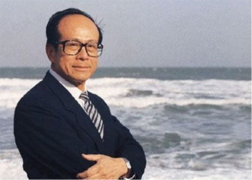 李嘉诚被人当面追问卖港口问题 李嘉诚被人当面追问卖港口问题