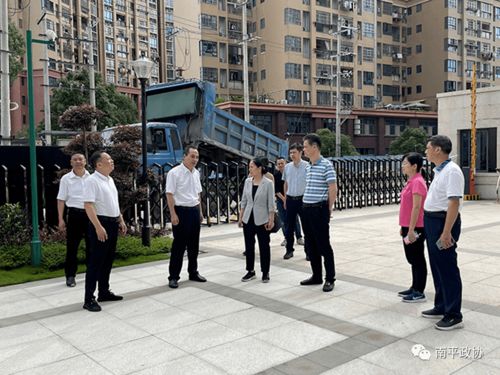 雨天汽车玻璃水多少度(雨天汽车玻璃水的温度研究)