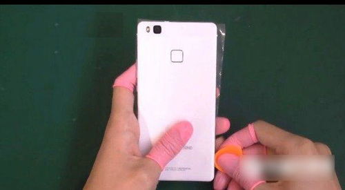 华为手机盖怎么拆掉