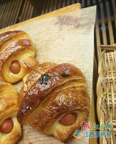 杭州好利来面包惊现绿头苍蝇 杭州好利来面包惊现绿头苍蝇