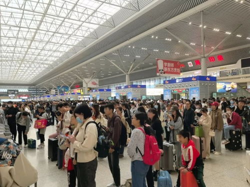 郑州东站被吐槽闷热 候车像蒸桑拿 郑州东站被吐槽闷热 候车像蒸桑拿