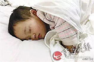 38度天两岁娃叼奶嘴赤脚走失街头 38度天两岁娃叼奶嘴赤脚走失街头